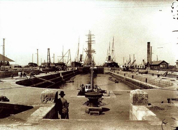 Fotografía histórica del dique de carenas de Matagorda en construcción.